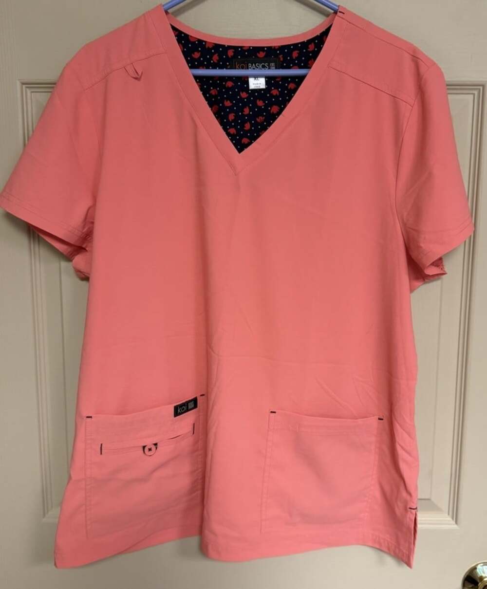 Koi Basics Scrub Top Peach Orange Medical Woman's Size XL Front Pockets EUC